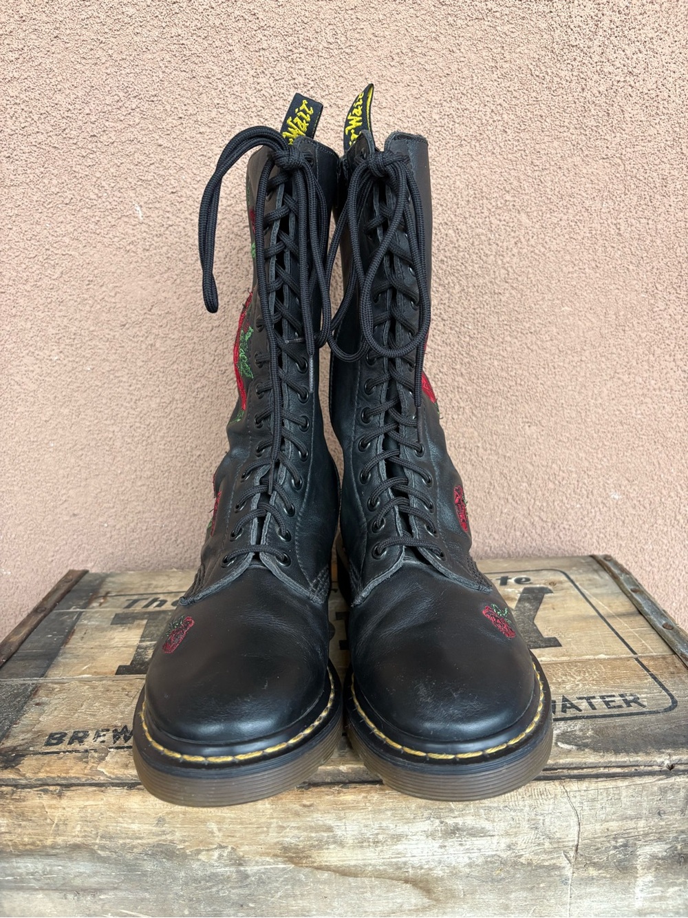 Dr.Martens Vonda 1914 Embroidered Rose Combat Boot - Picture 4 of 12